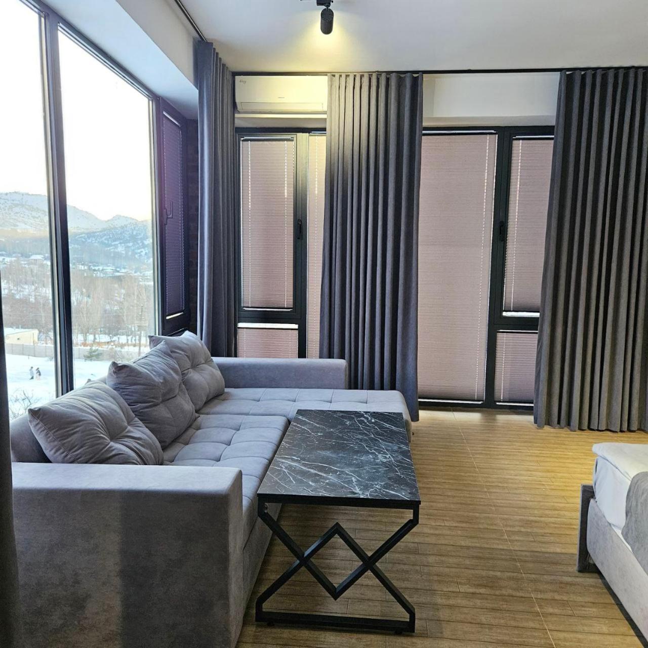 Panorama Lux Guest House Chimgan Luaran gambar