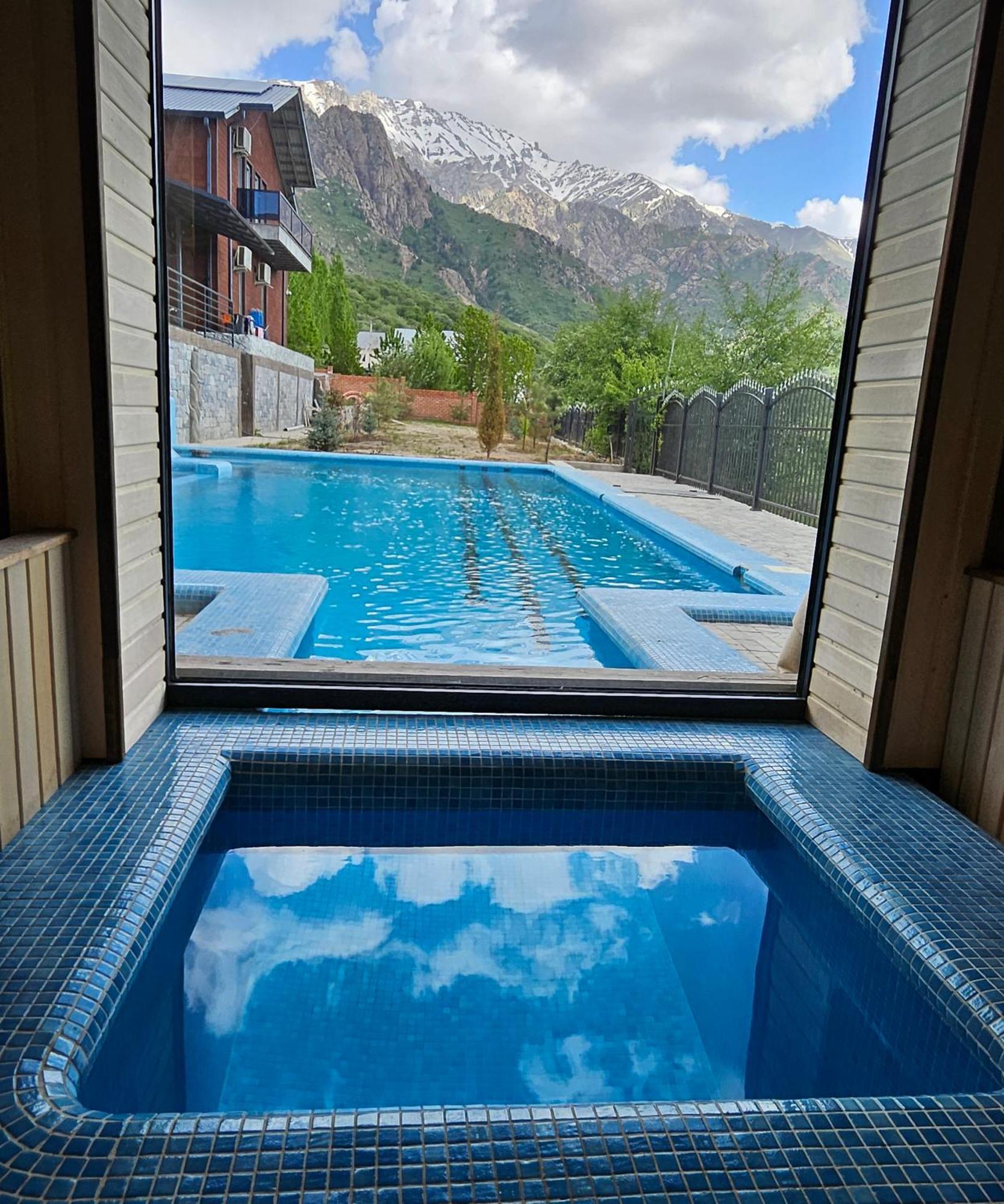 Panorama Lux Guest House Chimgan Luaran gambar
